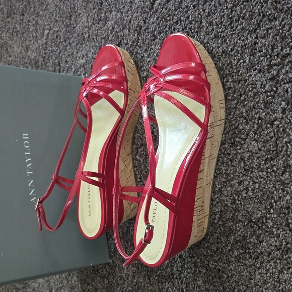NEW Ann Taylor Pink Platform Sandals 8 - Picture 3 of 6